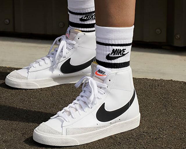 Nike Women's Blazer Mid '77 Sneaker