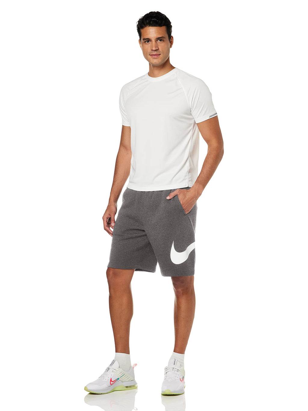 Nike Men's Sportswear Club Short Basketball Graphic