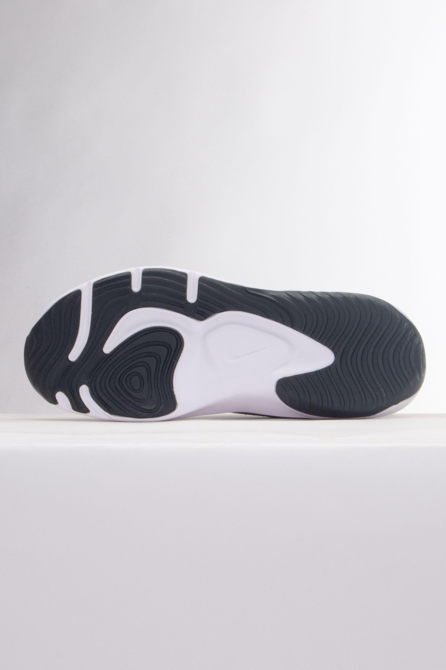 Nike Men's Legend Essential 3 Next Nature Sneakers